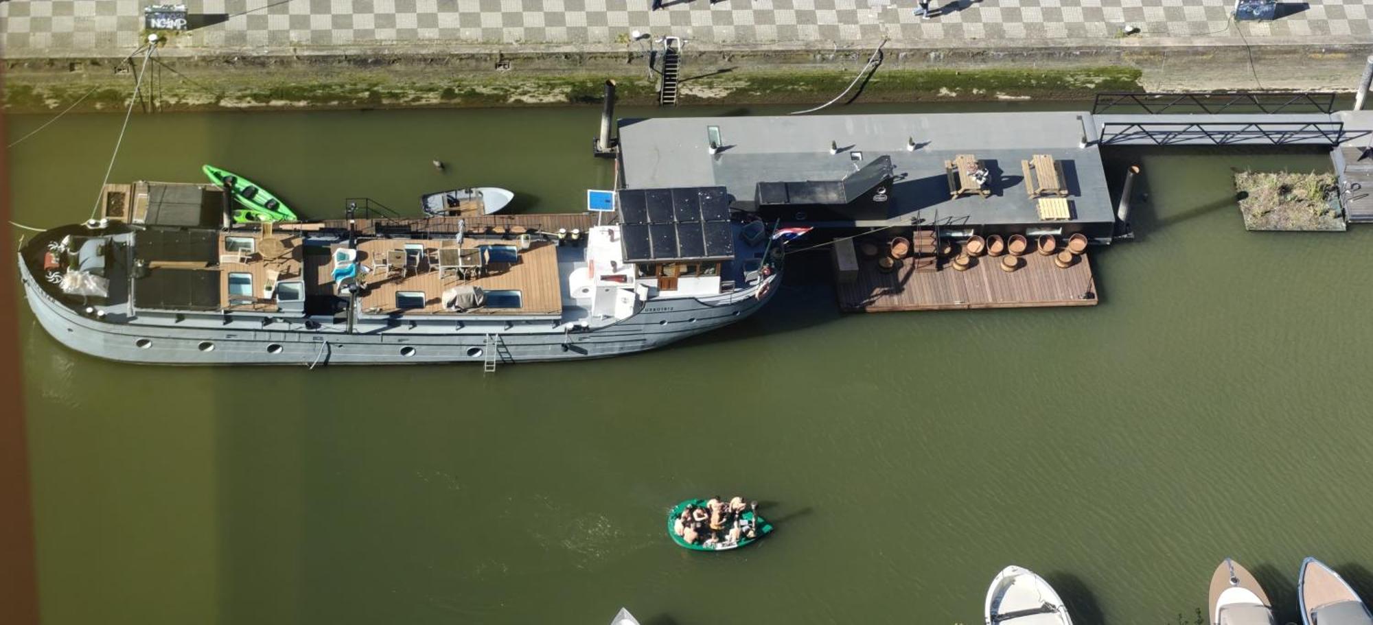 Hotel De Coaster & Aquarium Ponton Róterdam Exterior foto